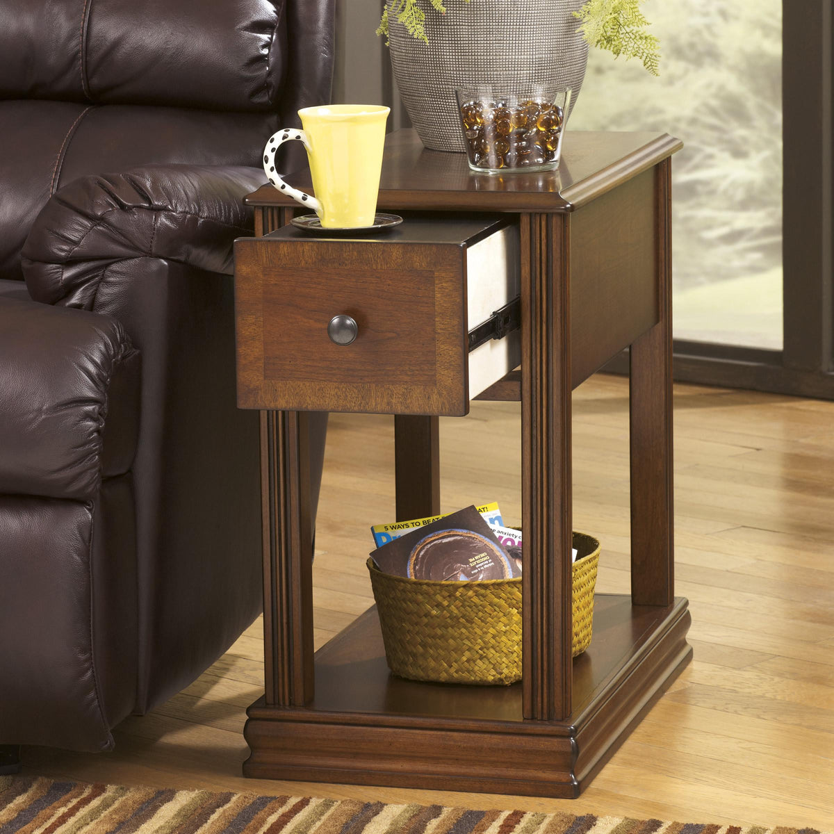 Signature Design by Ashley Breegin End Table T007-527