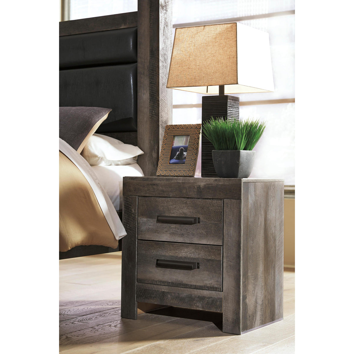Kendall Black/Gold Upholstered Panel Bedroom Set – Luna