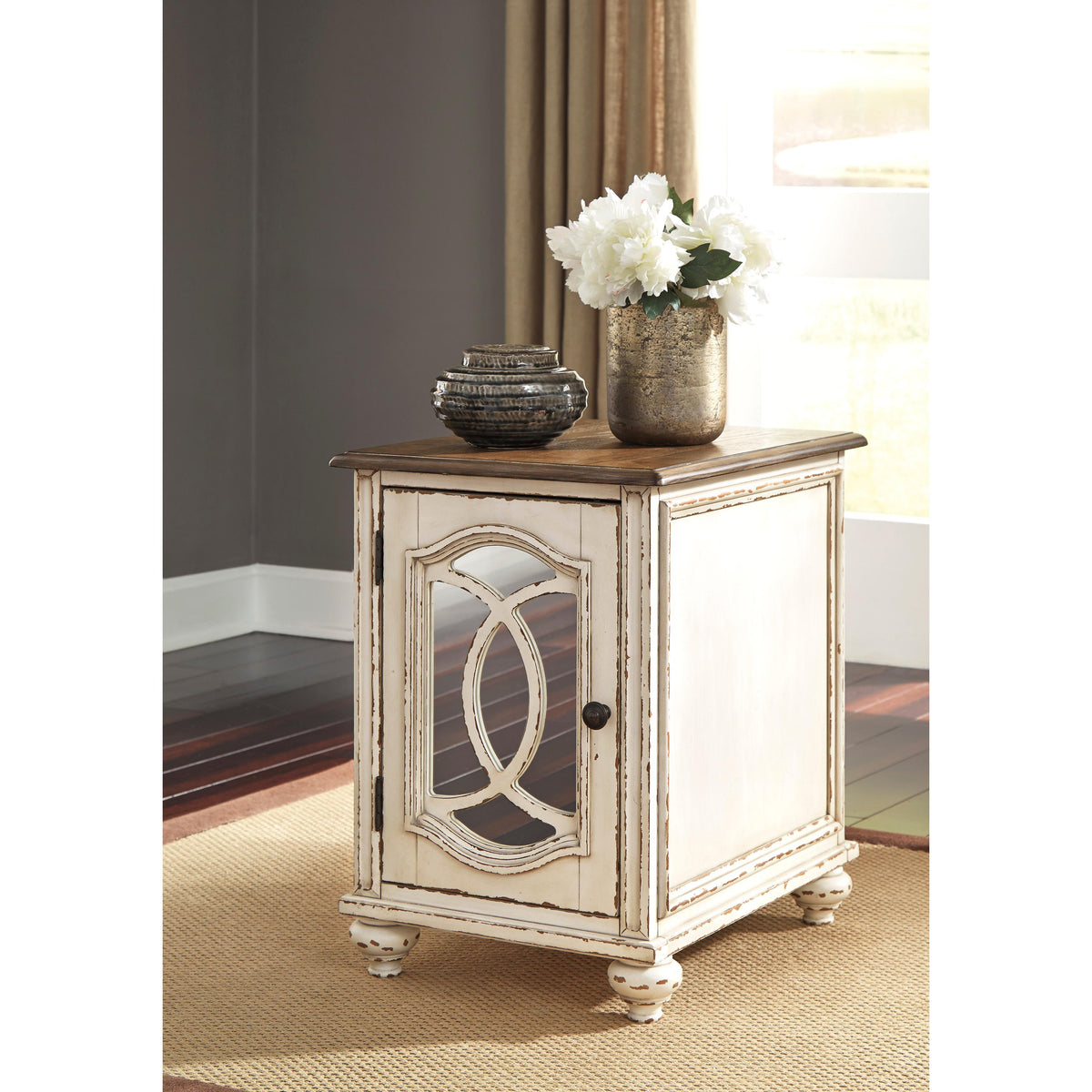 Signature Design by Ashley Realyn End Table T743-7