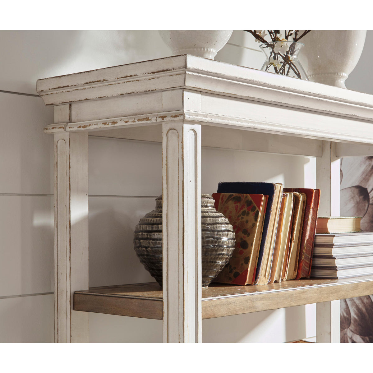 インテリア雑貨 まとめ売り 57点 LAURA ASHLEY HENCKELS Signature Design by Ashley Realyn H743-70 Bookcase