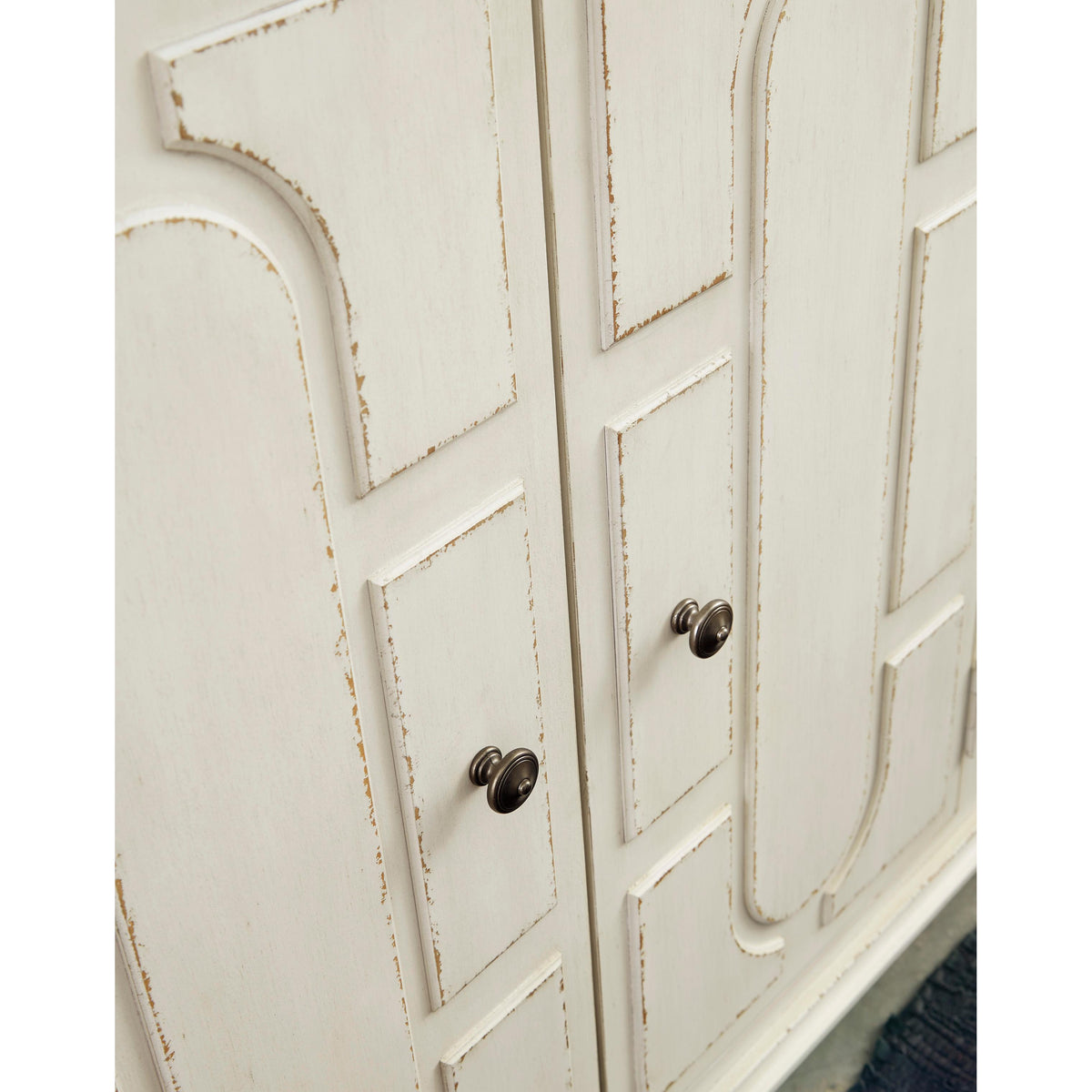Signature Design by Ashley Roranville A4000268 Accent Cabinet