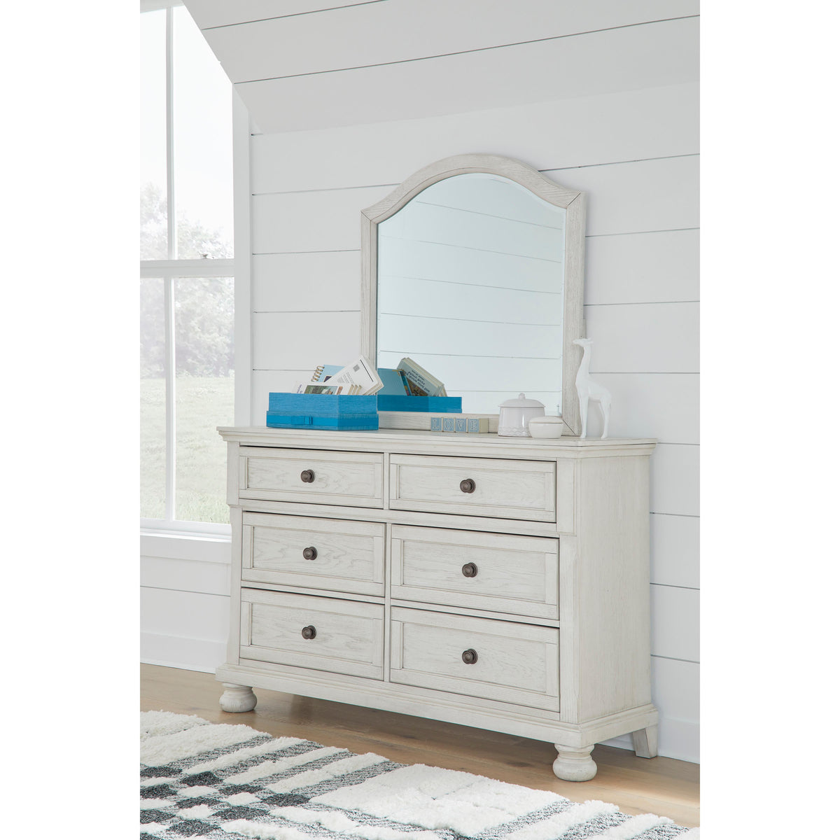 BlancNatureチェストArielleアッシュホワイト Signature Design by Ashley Robbinsdale B742B10 Dresser and Mirror