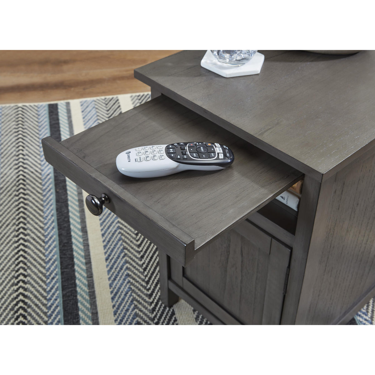 Signature Design by Ashley Treytown T300-317 Chair Side End Table