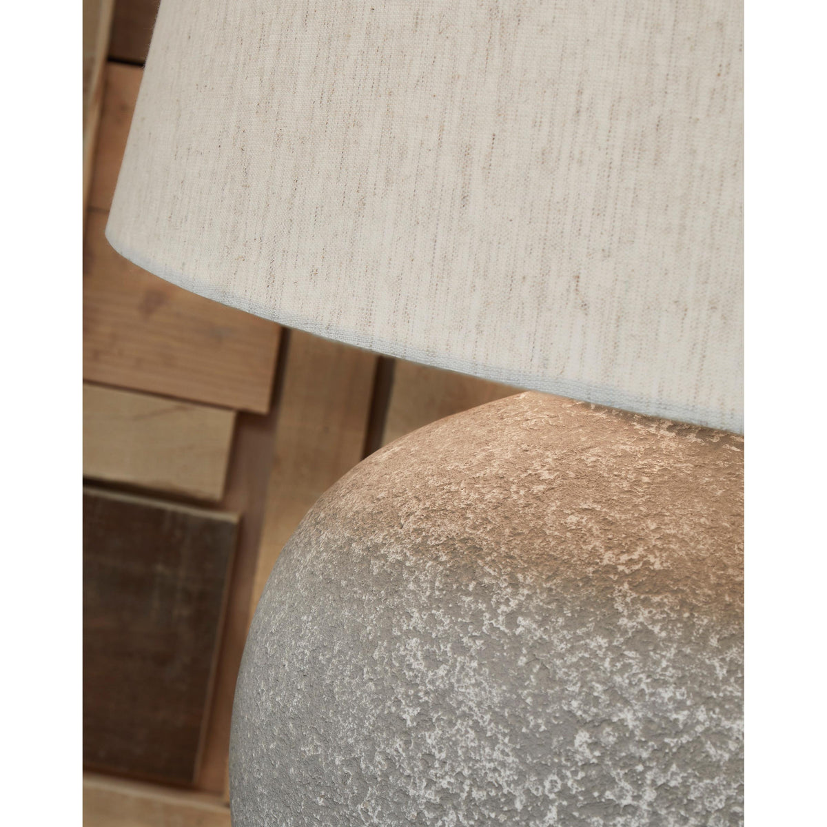 ボブ・ディラン　At The Globe Arena (3CD) Brown Stone Textured Hourglass Table Lamp | 109-DL703151 | AFW.com