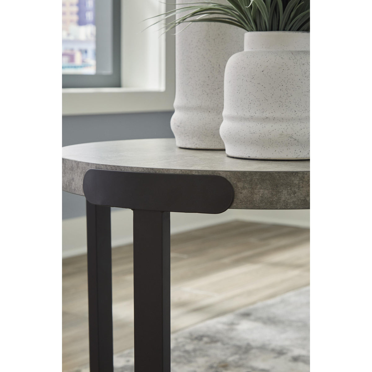 【送料無料】Modern Side Table Alessia Side Table - Uttermost