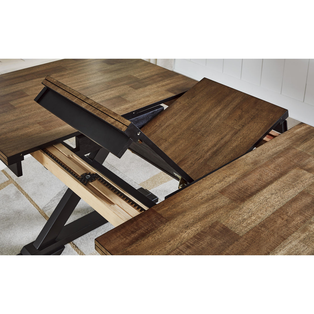 Signature Design by Ashley Wildenauer D634-35 Rectangular Dining Room