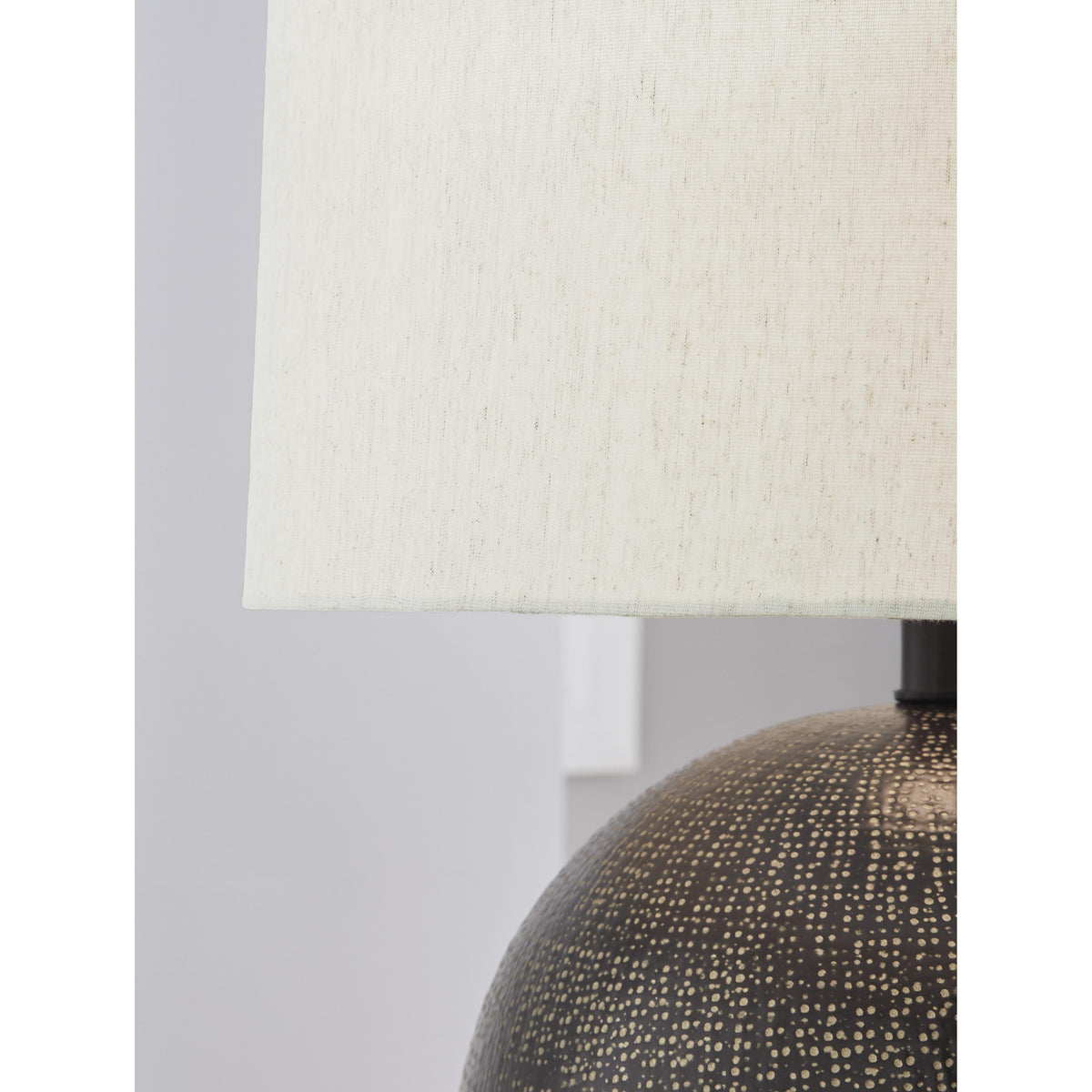 Signature Design by Ashley Hambell L207434 Metal Table Lamp