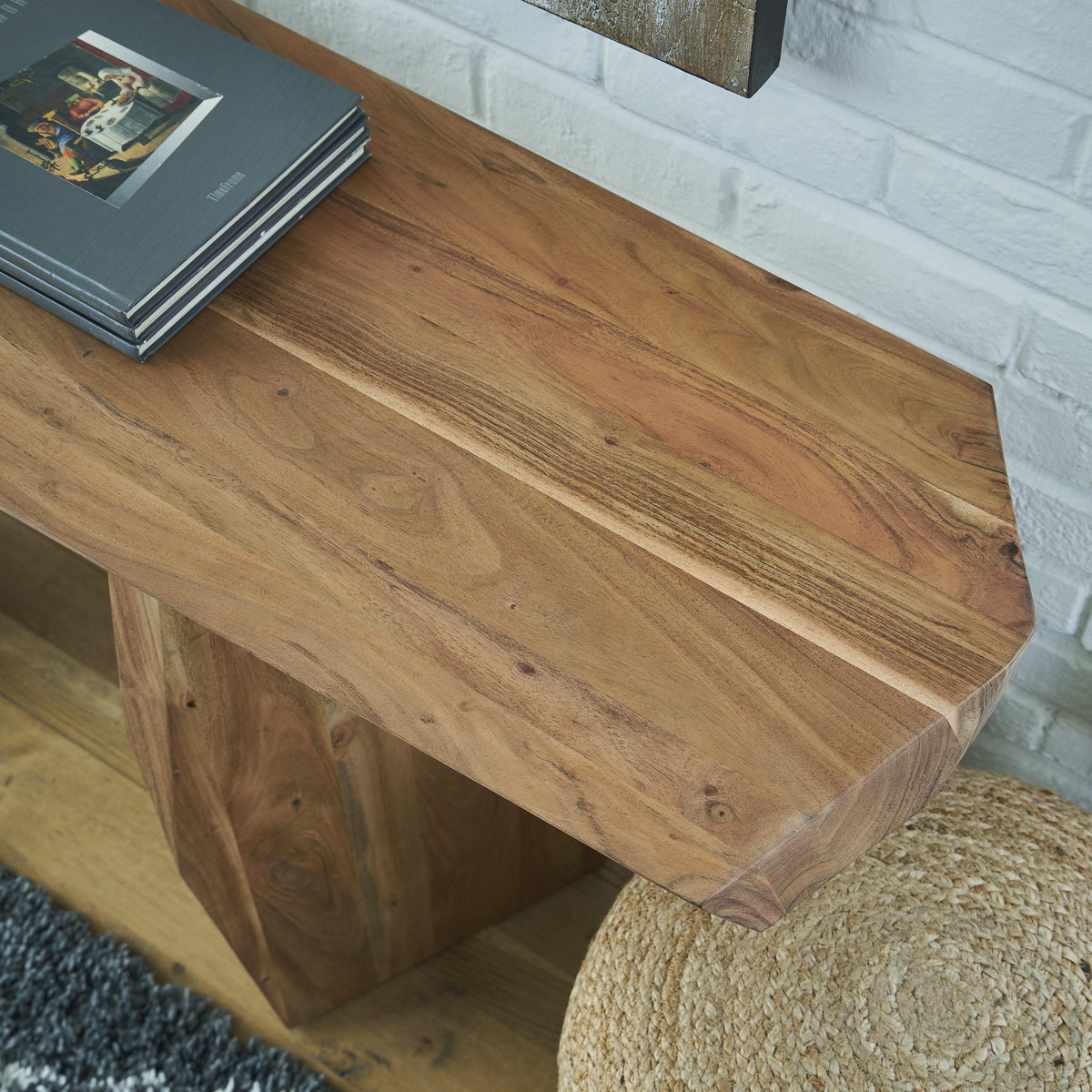 Signature Design by Ashley Holward A4000592 Console Sofa Table