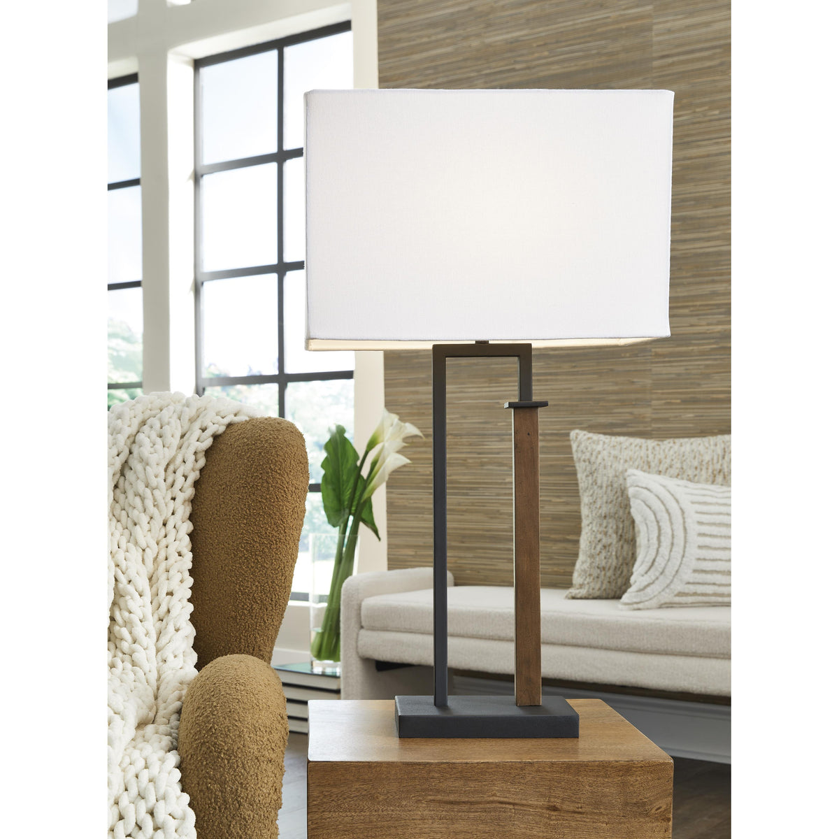 Signature Design by Ashley Voslen L204554 Metal Table Lamp