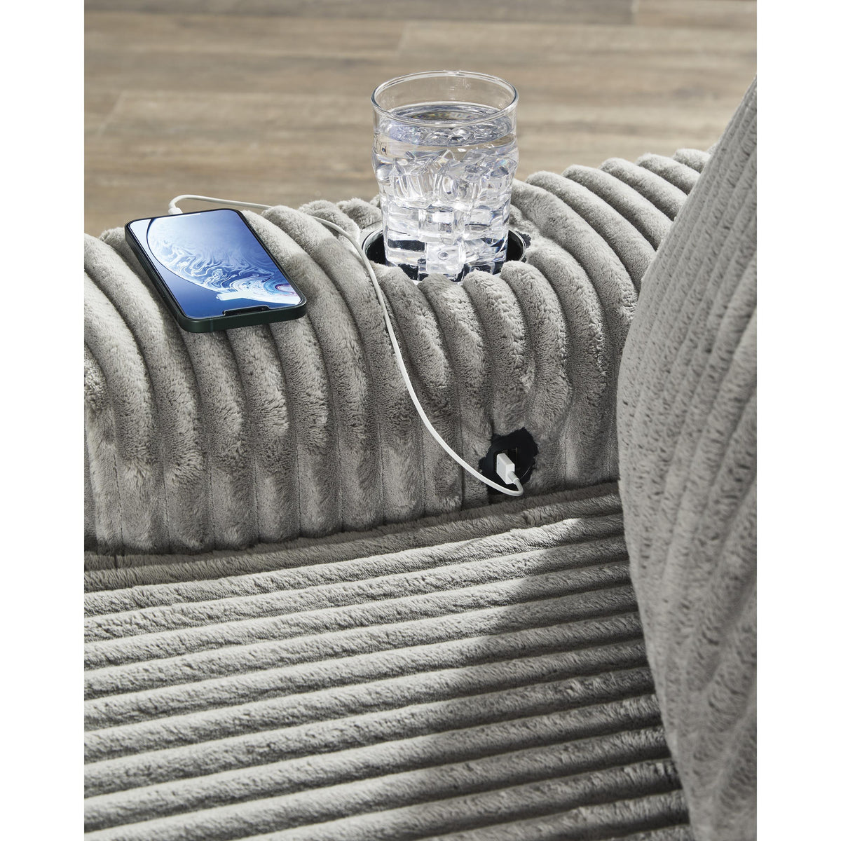 Signature Design by Ashley Lindyn 2110515 Chaise