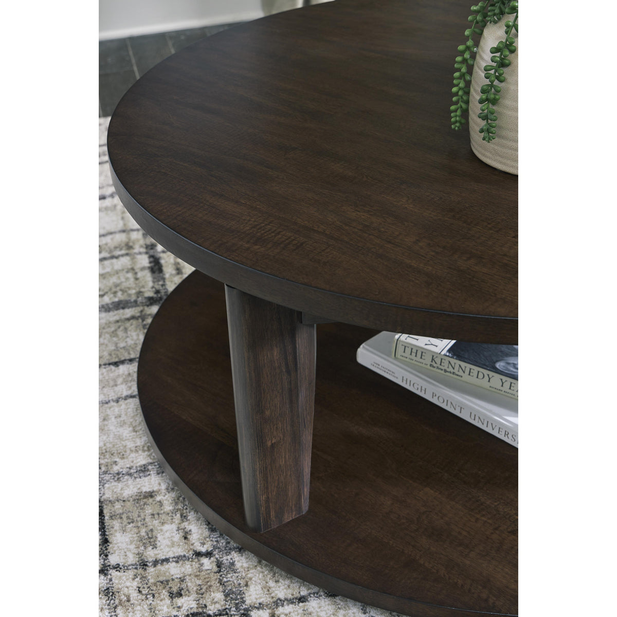 Signature Design by Ashley Korestone 2 T657-8 Round Cocktail Table