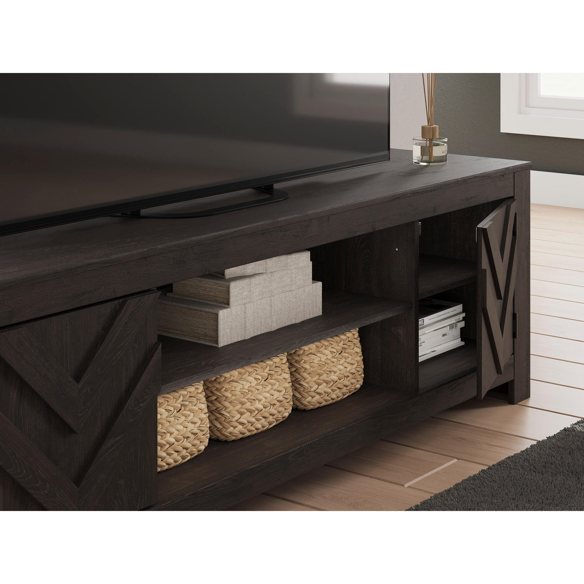 tk shop　テレビ Signature Design by Ashley Cayboni W3789-68 LG TV Stand with Fireplace