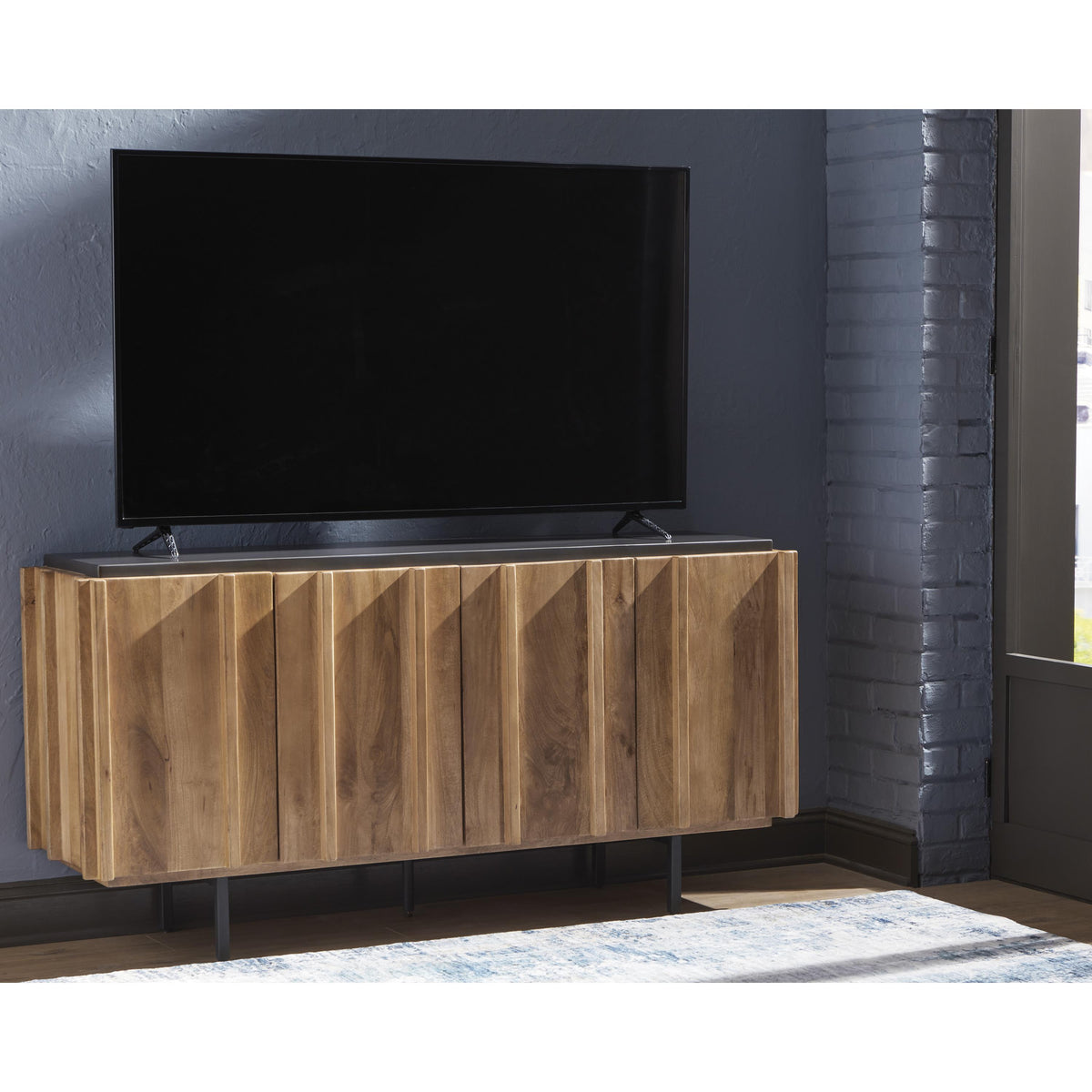 Signature Design by Ashley Quintavious A4000685 Accent Cabinet