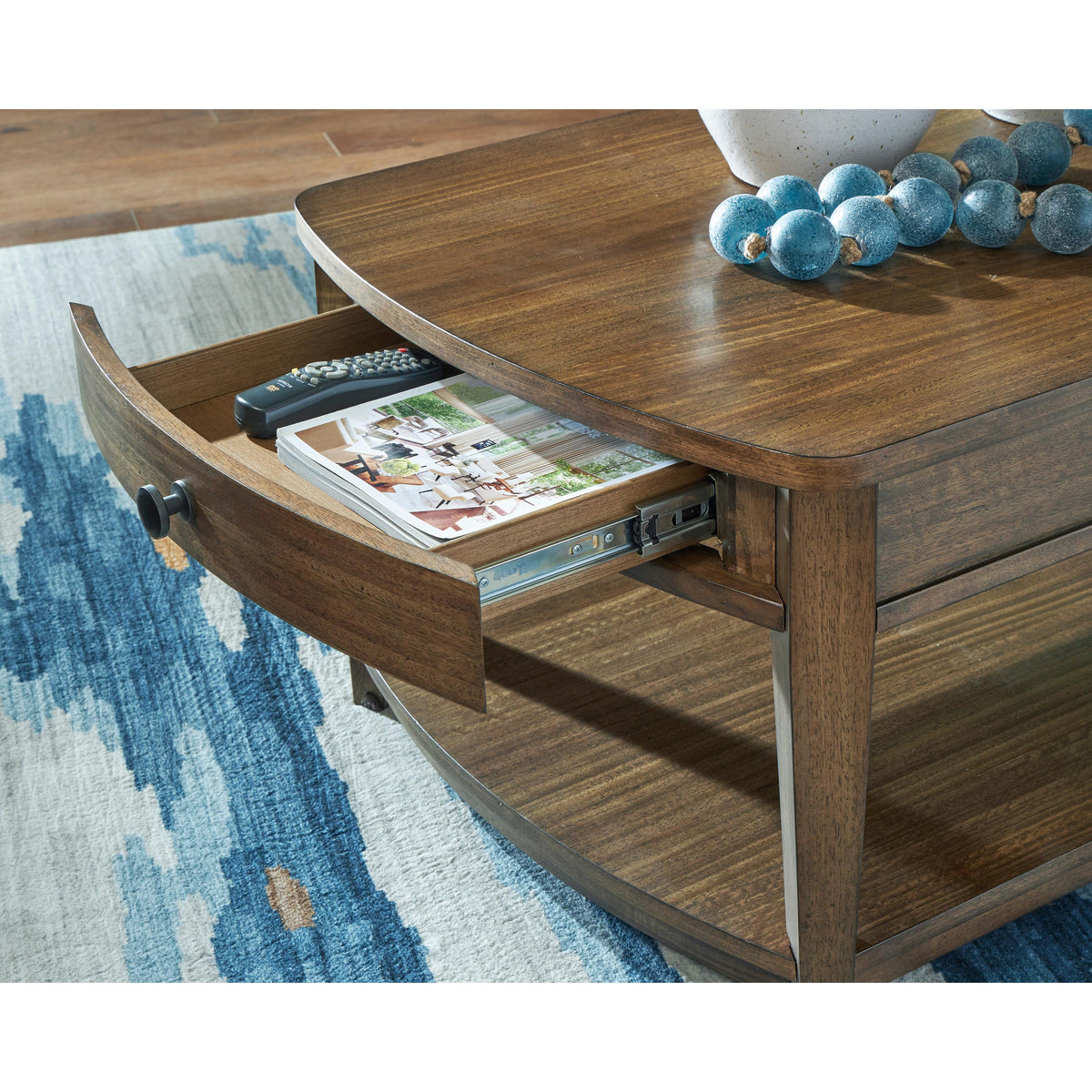 ChetBakerInNewYork他ArtBlakey,BillEvance Signature Design by Ashley Burkbyer T513-1 Rectangular Cocktail Table