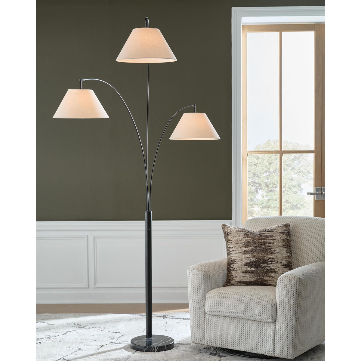 Signature Design by Ashley Gibbswellner Arc Lamp L725159
