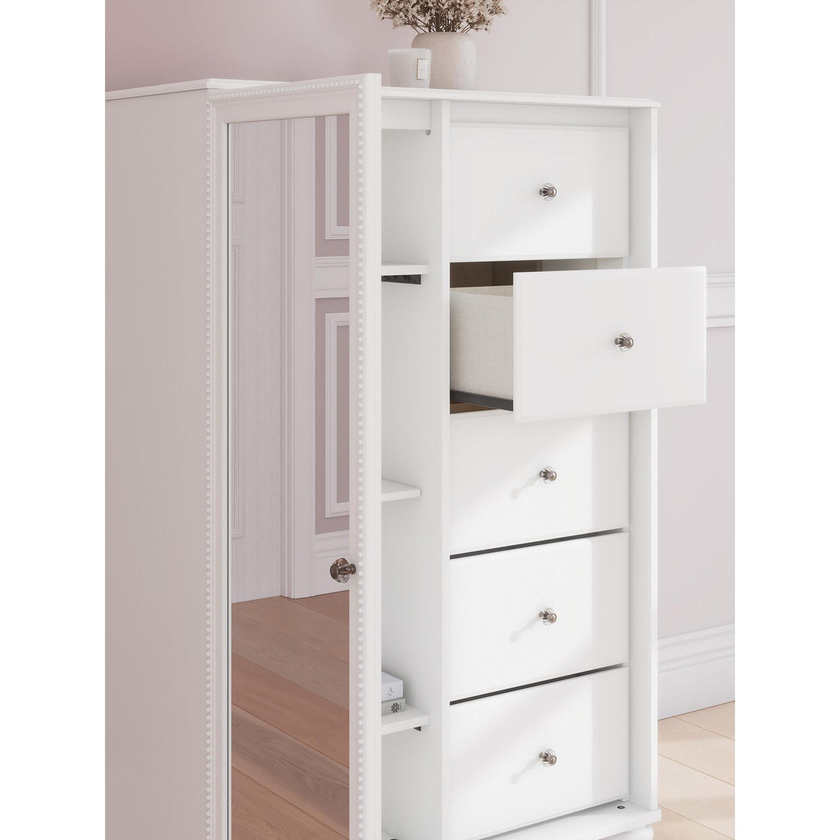 Signature Design by Ashley Kozlani 5-Drawer Chest PCB1819-48