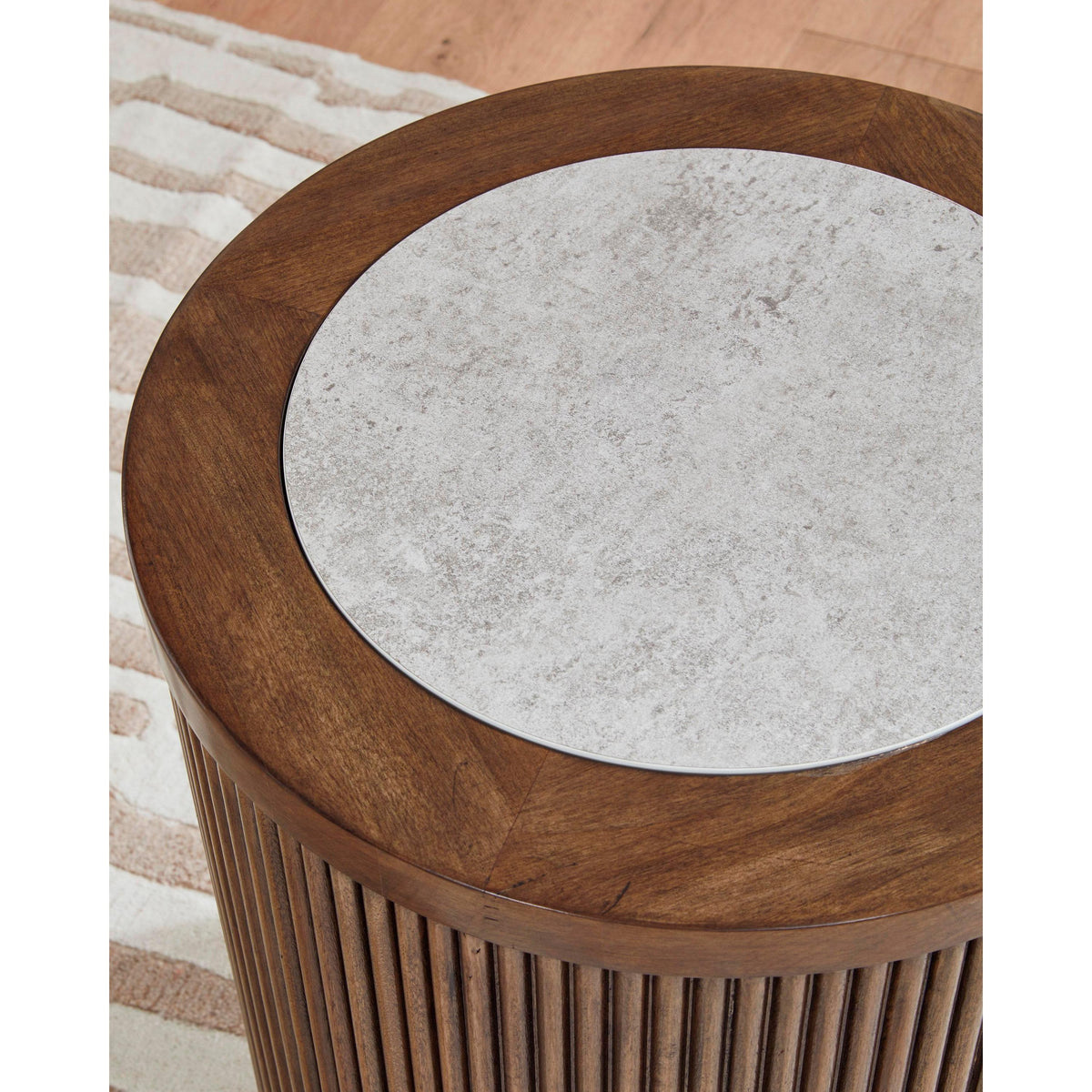 Signature Design by Ashley Hadonna End Table T658-6